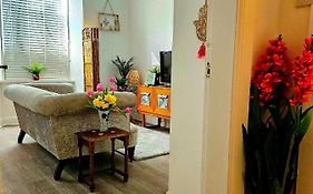 The Ferns - Shared Garden Apartment With Parking