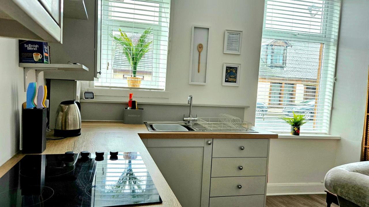 The Ferns - Shared Garden Apartment With Parking Darvel Exterior photo