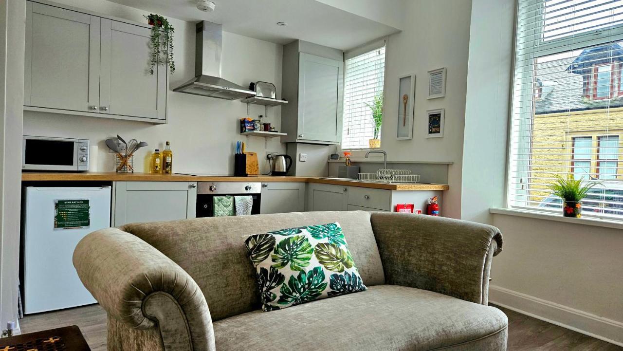 The Ferns - Shared Garden Apartment With Parking Darvel Exterior photo