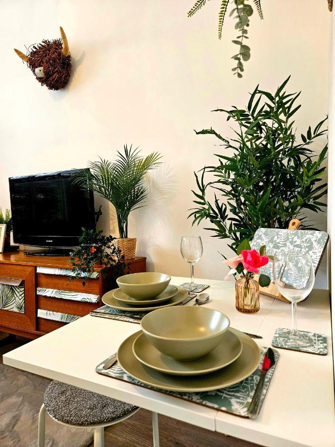 The Ferns - Shared Garden Apartment With Parking Darvel Exterior photo