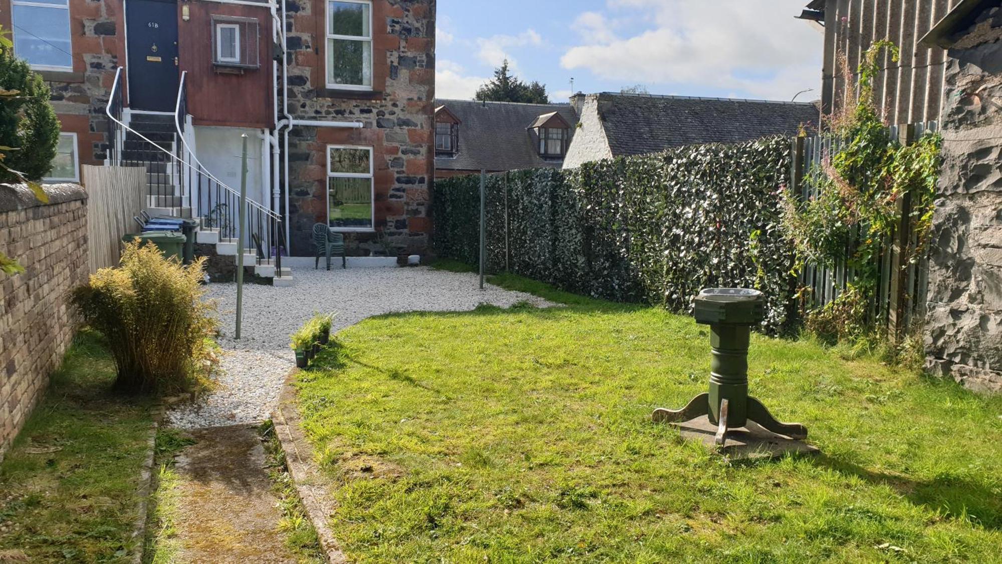 The Ferns - Shared Garden Apartment With Parking Darvel Exterior photo